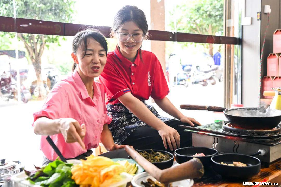 全网追的“扁担女孩”，找了一份暑假工，时薪12元 - 湘西生活资讯 - 湘西28生活网 xiangxi.28life.net